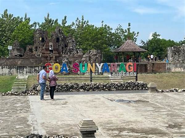 Objek Wisata Goa Sunyaragi Ramai Dikunjungi Saat Liburan