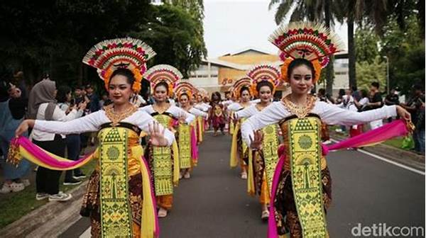 Pawai Ogoh-ogoh Di Kota Cirebon Tarik Perhatian Wisatawan