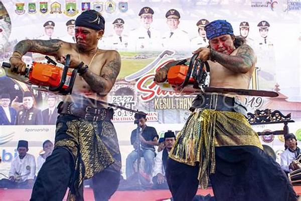 Video: Atraksi Debus Cirebon Di Festival Keraton