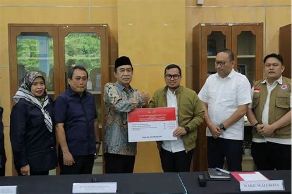Wali Kota Cirebon Serahkan Bantuan Sosial Untuk Warga Kurang Mampu