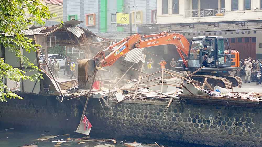 Tanpa Perlawanan, Lapak PKL Sukalila Dibongkar, Pemkot Cirebon Siapkan Ruang Publik Baru