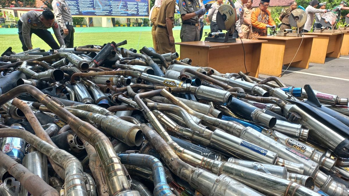 Polresta Cirebon Musnahkan Ribuan Knalpot Brong